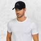 Un homme porte la Casquette Montagne noir