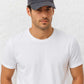 Un homme porte la Casquette Paris grise