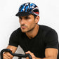 Un homme porte la Casquette Vélo Requin