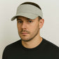 Un homme pote la Casquette Visière Grise
