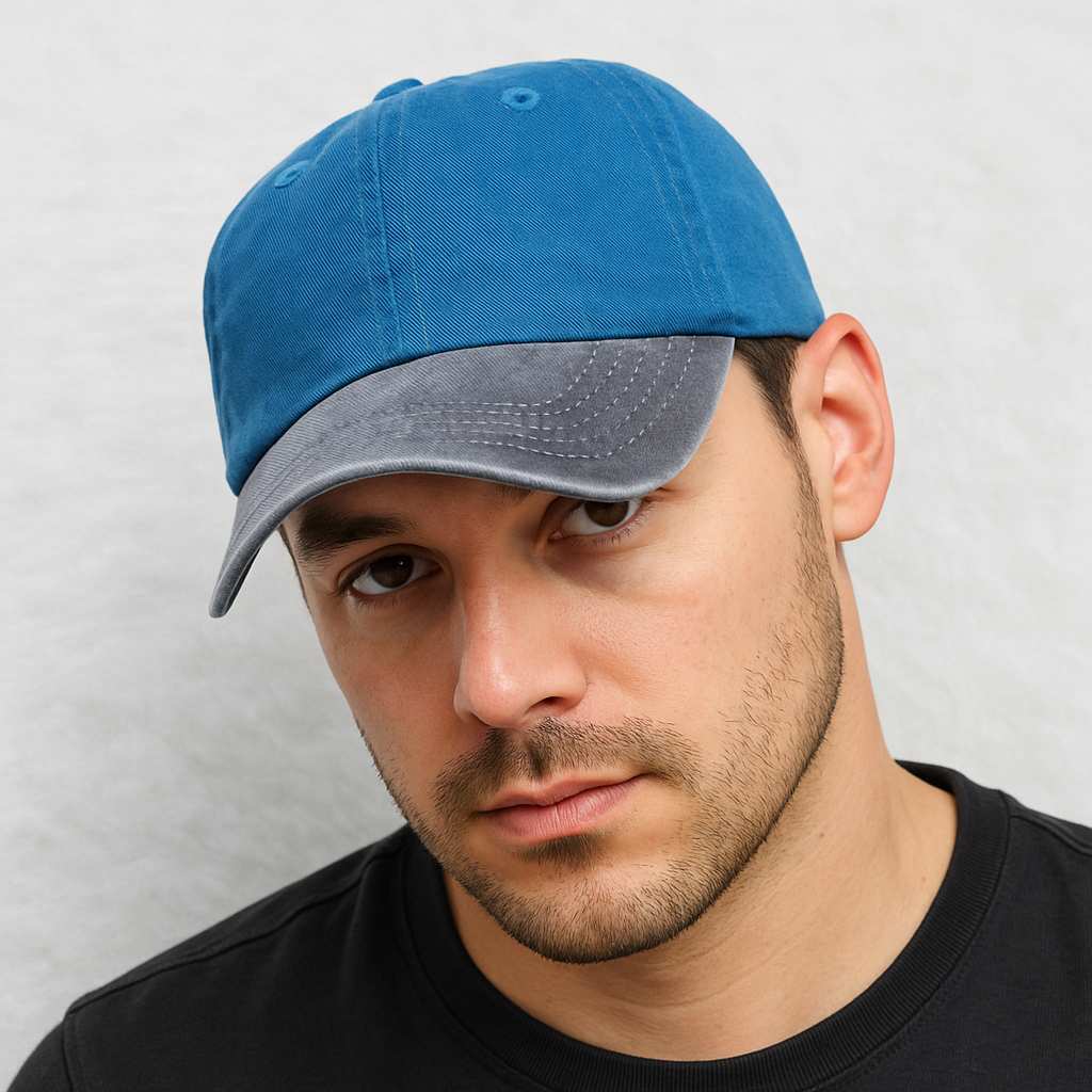 Un homme porte la Casquette Jean l'Élégant 
