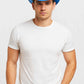 Un homme porte le Chapeau Cowboy Authentique bleu