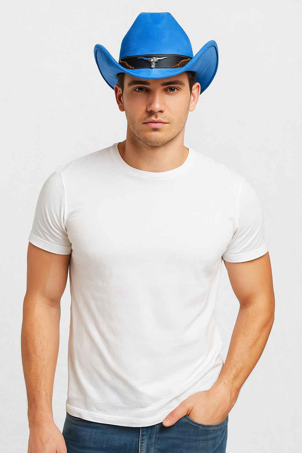 Un homme porte le Chapeau Cowboy Authentique bleu