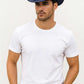 Un homme porte le Chapeau Cowboy Authentique marine