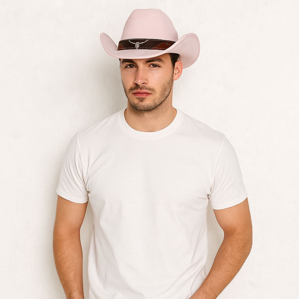 Un homme porte le Chapeau Cowboy Authentique rose