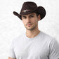 Un homme porte le Chapeau Cowboy Homme café