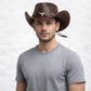 Un homme porte le Chapeau Cowboy Homme cuir​ café