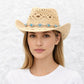 Un homme porte le Chapeau Cowboy Paille Femme​ beige