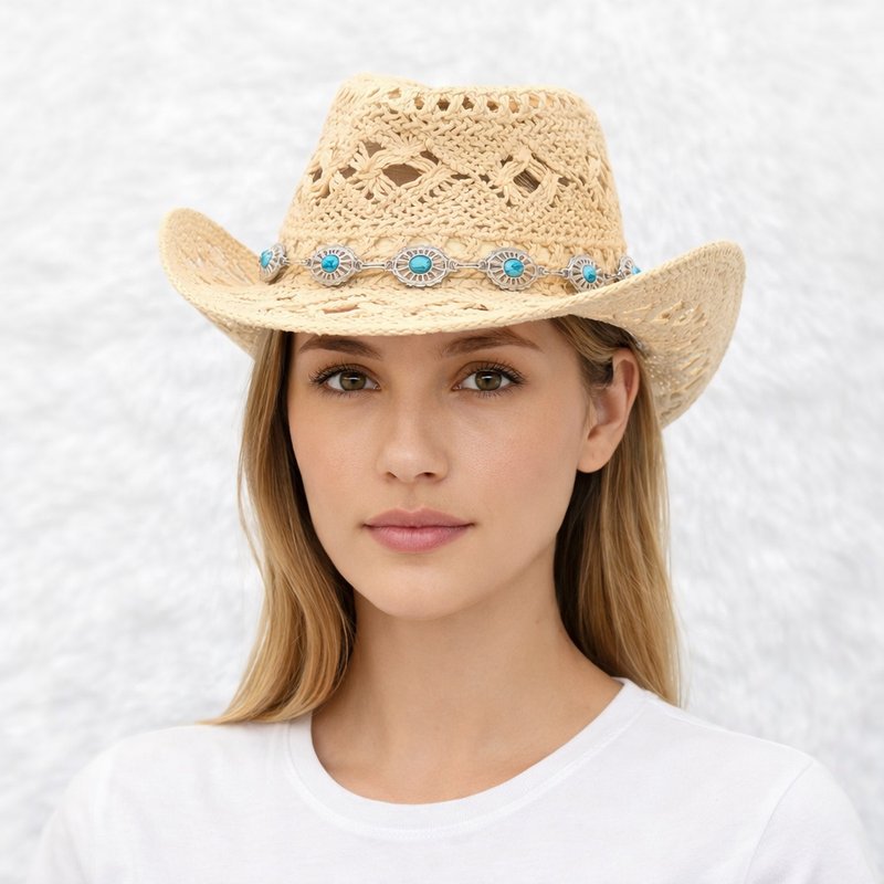 Un homme porte le Chapeau Cowboy Paille Femme​ beige