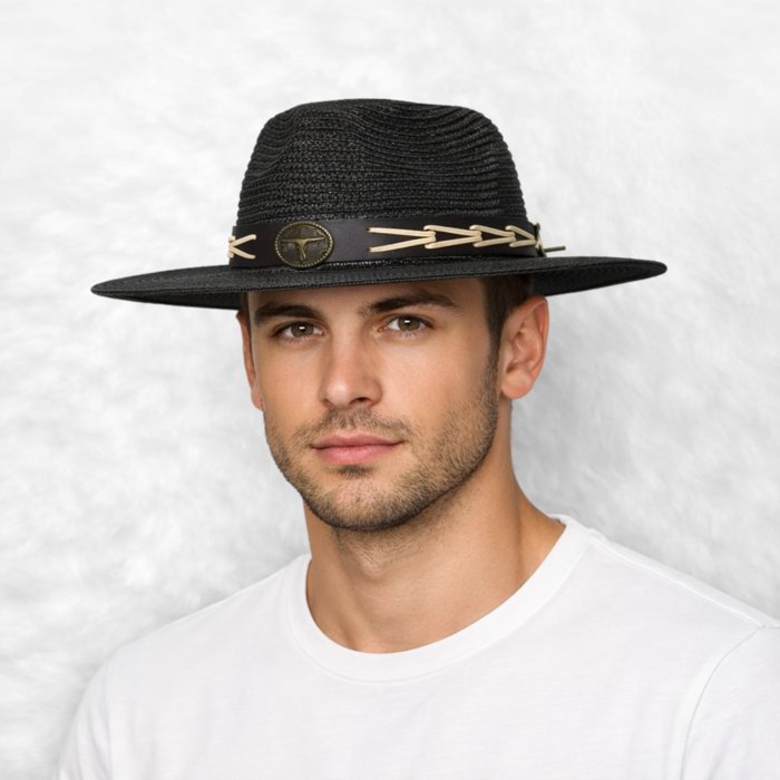Un homme porte le Chapeau Cowboy Paille Homme​ noir