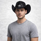 Un homme porte le Chapeau Cowboy Tête de Mort noir