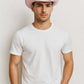 Un homme porte le Chapeau Cowboy de Luxe rose