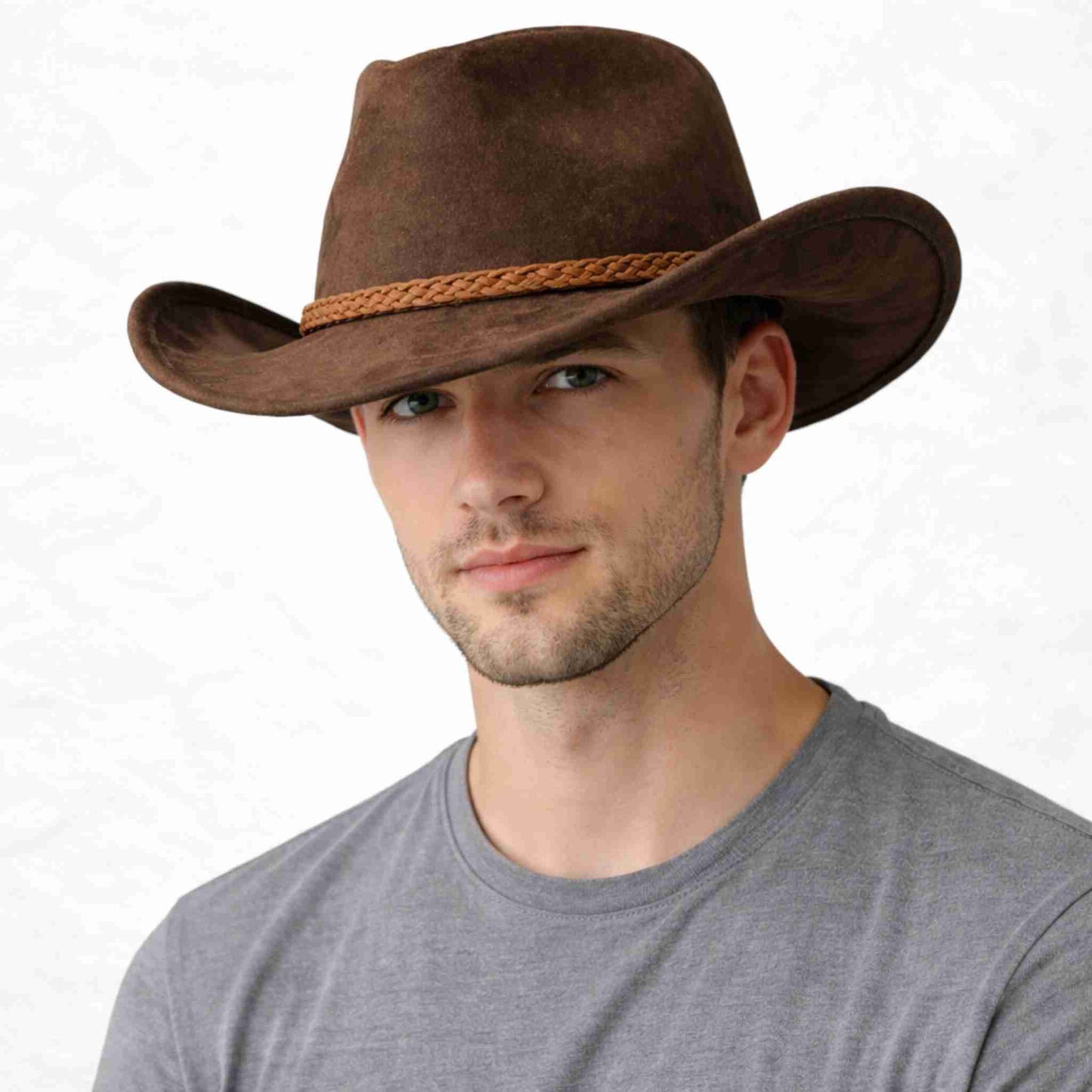 Un homme porte le Chapeau Cowboy pas cher pour homme