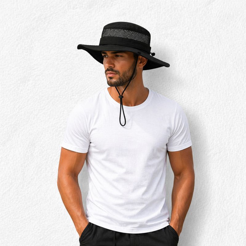 Un homme porte le Chapeau Randonnée Respirant