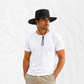 Un homme porte le Chapeau Safari Homme Noir