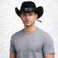 Un homme porte le Chapeau Western noir