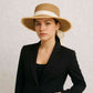Une femme porte e Chapeau de Paille Femme Bohème beige & blanc