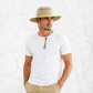 Un homme porte le Chapeau safari respirant beige