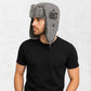 Un homme porte le Chapka Ushanka Gris clair