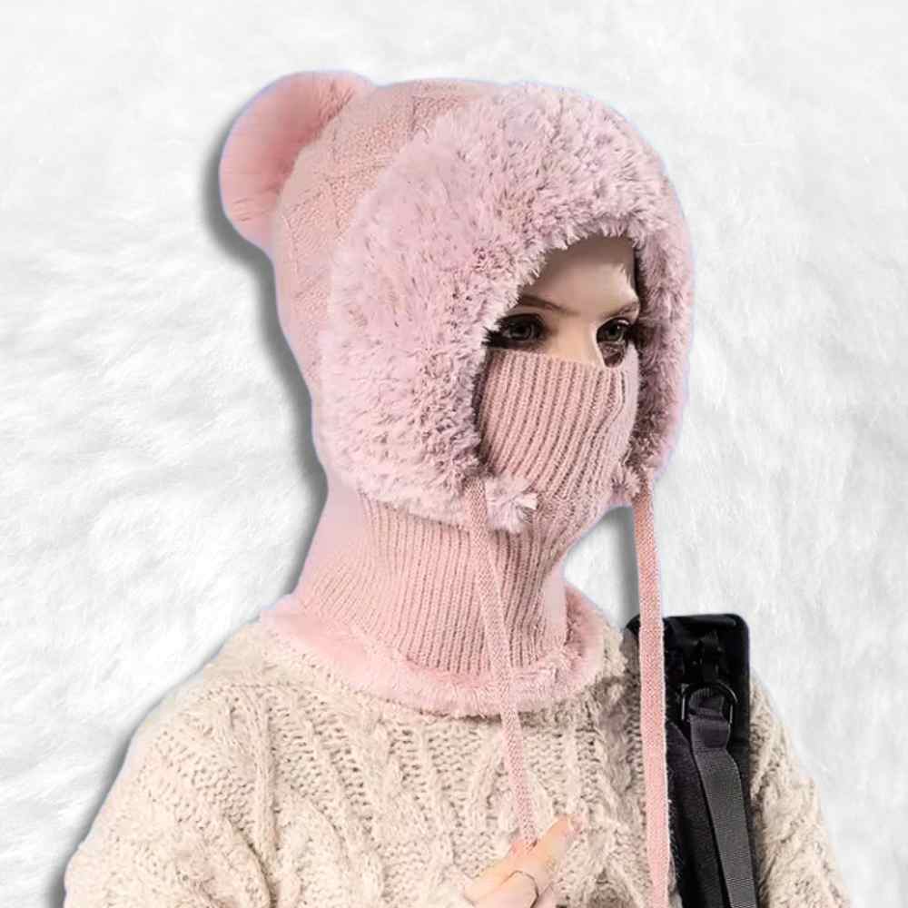 Cagoule Bonnet Femme rose​ porté par une femme