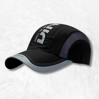 Casquette Trekking noir.