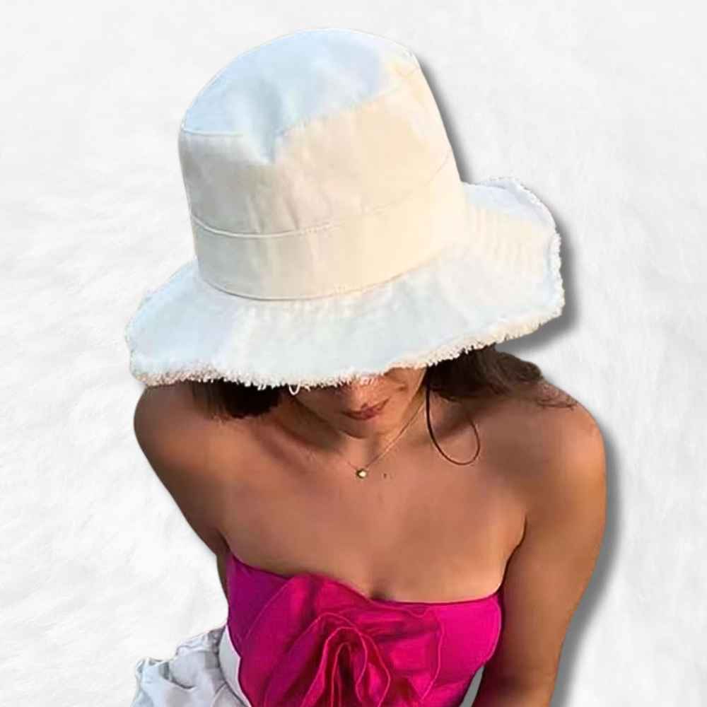 Chapeau Été Blanc porté par une femme