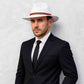 Un homme porte le Chapeau de Paille Fedora Homme blanc